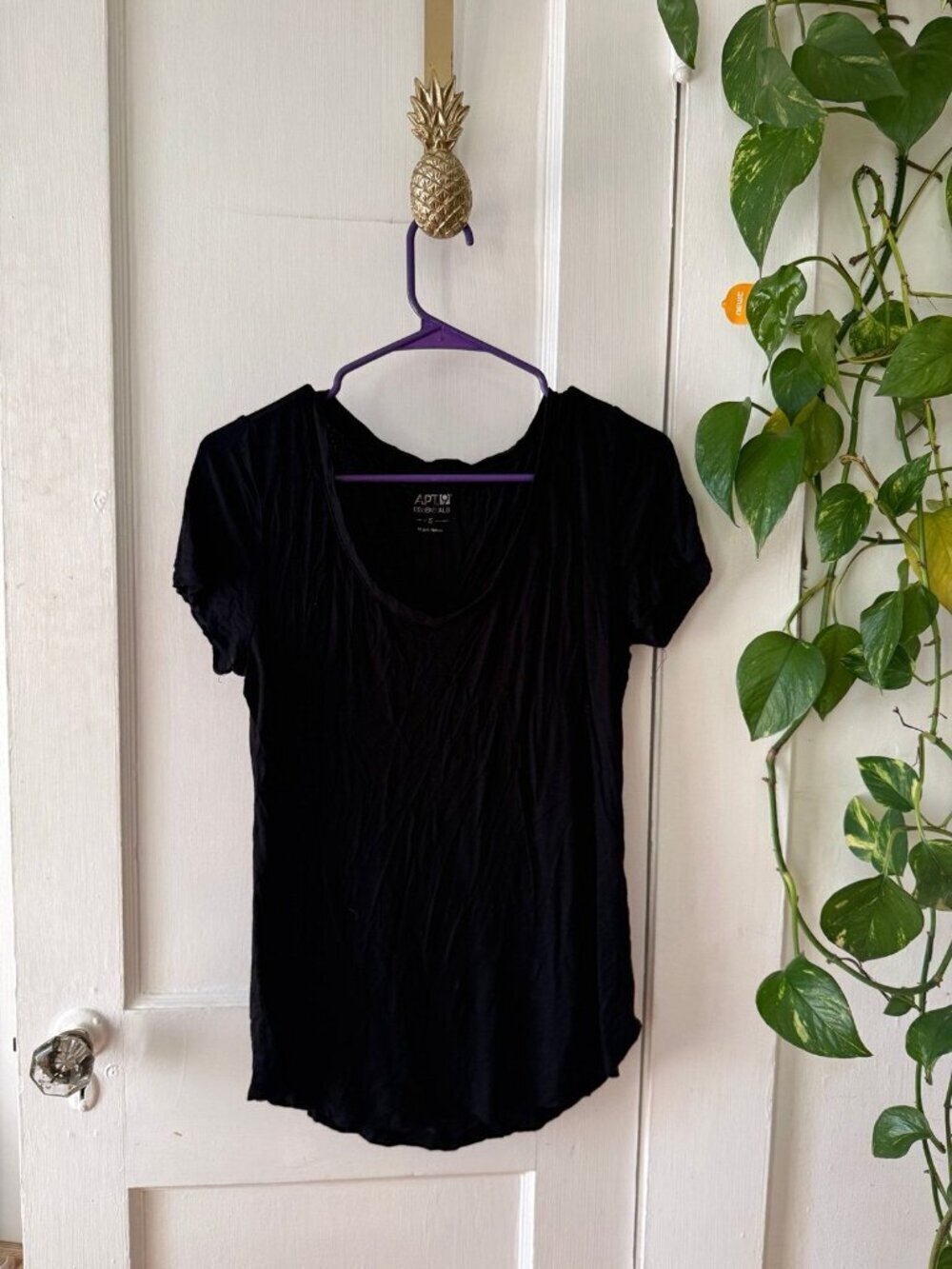 Apt 9 essentials women’s size small black T-shirt